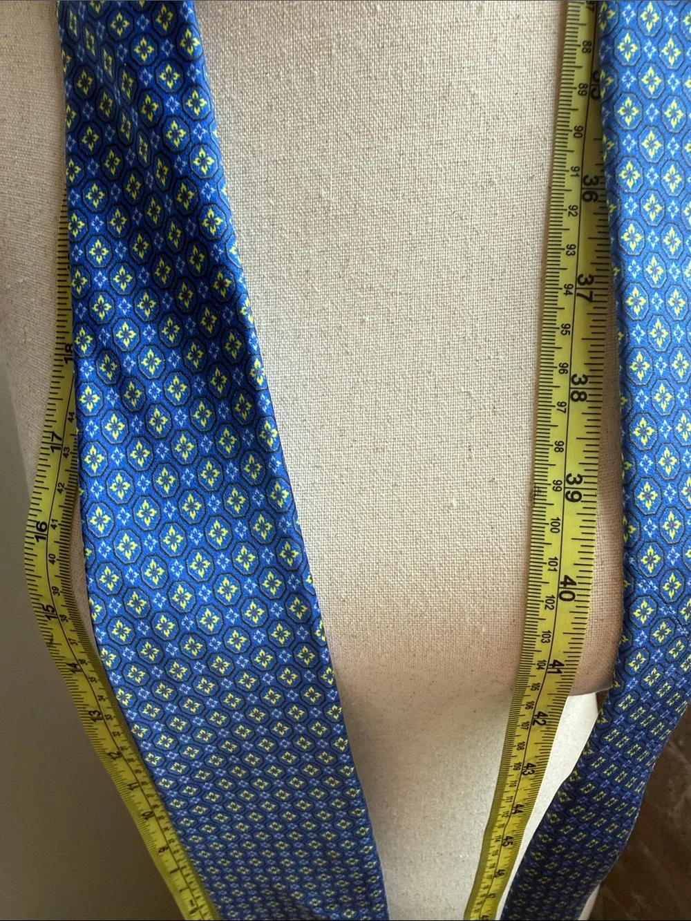 Men's Blue Geometric Silk Tie - Timeless Pattern